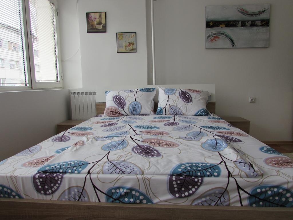 Central Square Apartment Скоп'є Екстер'єр фото